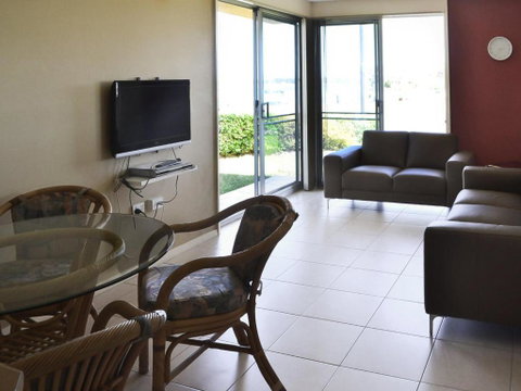 Fairholme 5 Opposite Lake - Accommodation Mermaid Beach 6
