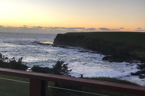 Absolute Oceanfront Cottage - Accommodation Mermaid Beach 7