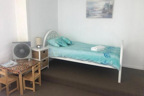 Absolute Oceanfront Cottage - Accommodation Mermaid Beach 5