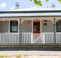 Red Door Cottage of Orange Heritage Home - Accommodation Mermaid Beach