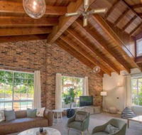 Luxurious Home on 5 Acres Close to CBD Sleeps 18 - Accommodation Mermaid Beach