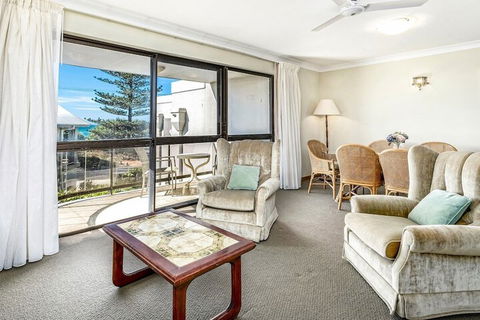 Ocean Waves - Accommodation Mermaid Beach 6