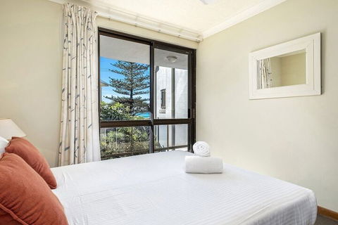 Ocean Waves - Accommodation Mermaid Beach 4