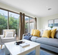 Spacious Lovely Home In Point Cook - Accommodation Mermaid Beach