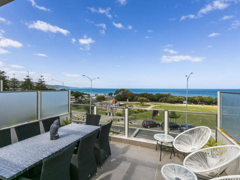 WATERFRONT THREE In The Heart Of Lorne - Accommodation Mermaid Beach 4