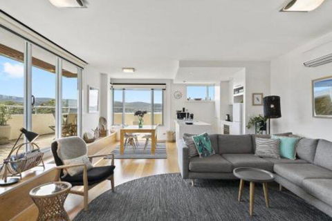 POINT GREY APARTMENT ONE VIEWPOINT - Accommodation Mermaid Beach 5