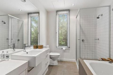 POINT GREY APARTMENT ONE VIEWPOINT - Accommodation Mermaid Beach 6