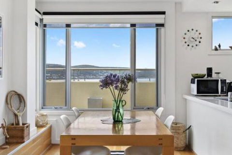 POINT GREY APARTMENT ONE VIEWPOINT - Accommodation Mermaid Beach 4