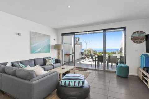 WATERFRONT SEVEN In The Heart Of Lorne - Accommodation Mermaid Beach 5