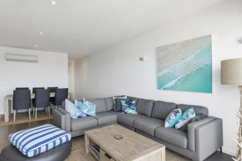WATERFRONT SEVEN In The Heart Of Lorne - Accommodation Mermaid Beach 7