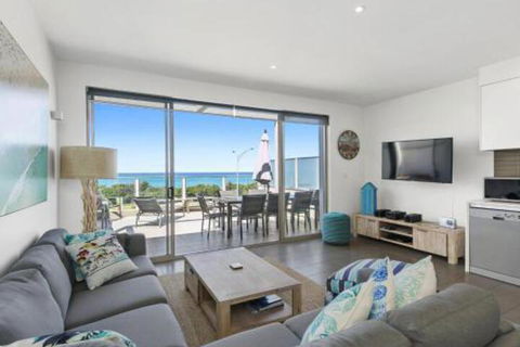 WATERFRONT SEVEN In The Heart Of Lorne - Accommodation Mermaid Beach 2