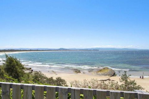 Amazing Aspects Perched Above Tilbury Cove - Accommodation Mermaid Beach 2