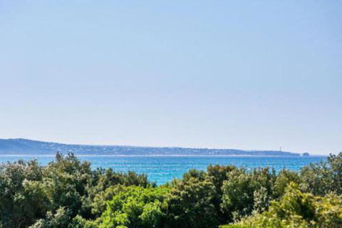 LOUTTIT BAY APARTMENT 1 Free Wifi Ocean Views & The Ultimate Location - Accommodation Mermaid Beach 3