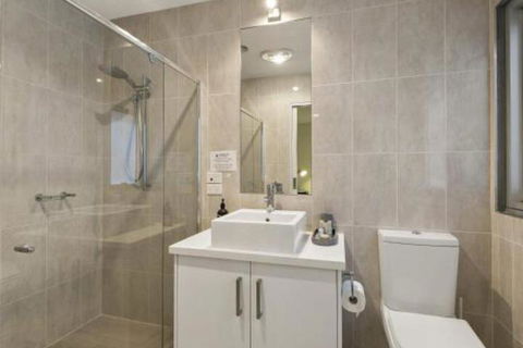 LOUTTIT BAY APARTMENT 1 Free Wifi Ocean Views & The Ultimate Location - Accommodation Mermaid Beach 2