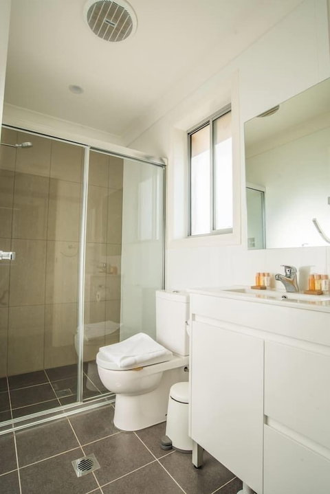 Peaceful 2kingbed Rootyhill Townhouse Near Station - Accommodation Mermaid Beach 1