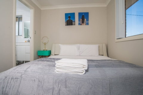 Peaceful 2kingbed Rootyhill Townhouse Near Station - Accommodation Mermaid Beach 4