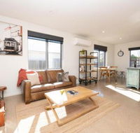 The Endsleigh 1 Bedroom Villa Free Wifi Near CBD - Accommodation Mermaid Beach