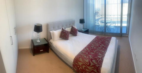 RNR Light Square - Accommodation Mermaid Beach 2