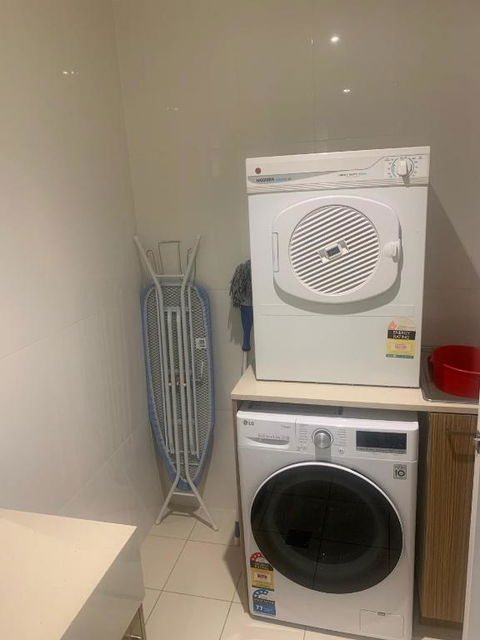 RNR Light Square - Accommodation Mermaid Beach 4