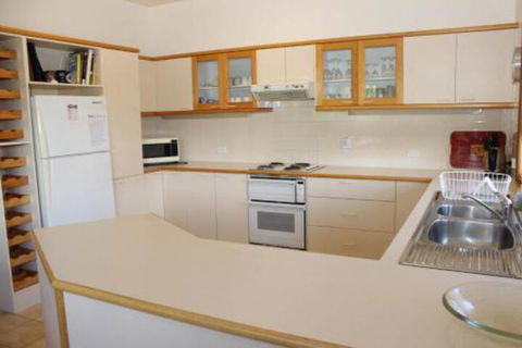 LIZ LAKE - Accommodation Mermaid Beach 6