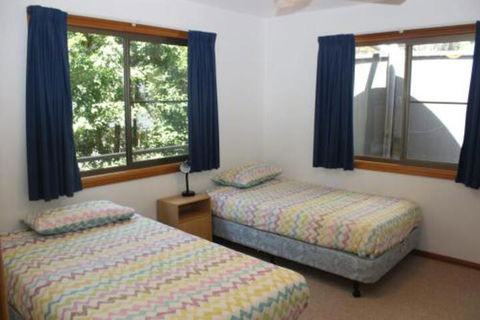 LIZ LAKE - Accommodation Mermaid Beach 5