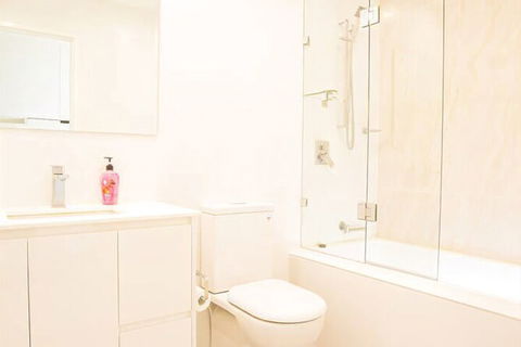 Spacious Central Apartment Walking Distance To Beach - Accommodation Mermaid Beach 7