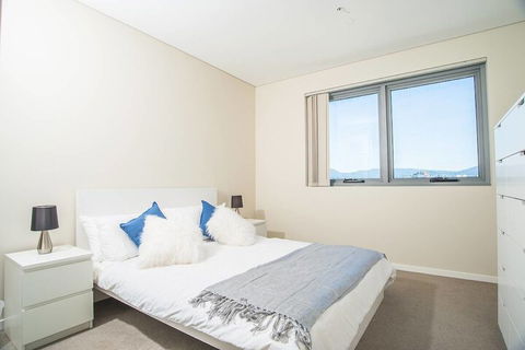 Spacious Central Apartment Walking Distance To Beach - Accommodation Mermaid Beach 4
