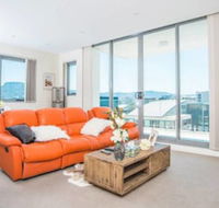 Spacious Central Apartment Walking Distance To Beach - Accommodation Mermaid Beach