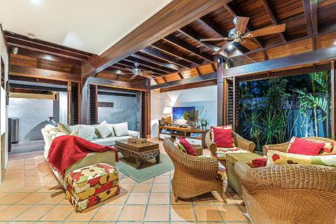 Sala On The Beach Luxury Beachfront House - Accommodation Mermaid Beach 4