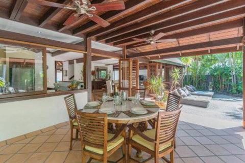 Sala On The Beach Luxury Beachfront House - Accommodation Mermaid Beach 6