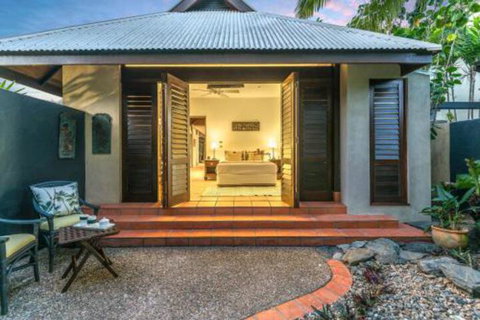 Sala On The Beach Luxury Beachfront House - Accommodation Mermaid Beach 7