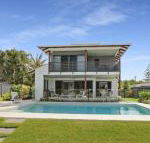 WATERFRONT HOME BORDERING MOOLOOLABA - Accommodation Mermaid Beach