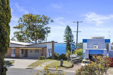 Government Road 65 - Accommodation Mermaid Beach 2