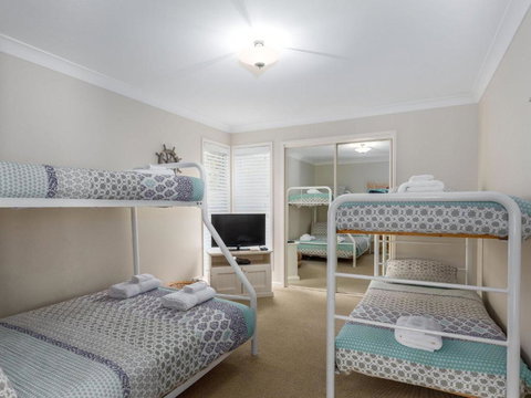 Akarana Beach House :: Jervis Bay Rentals - Accommodation Mermaid Beach 2