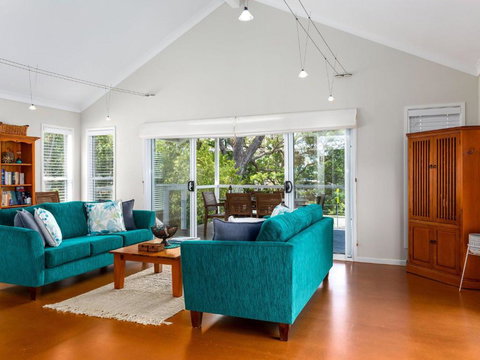 Akarana Beach House :: Jervis Bay Rentals - Accommodation Mermaid Beach 3