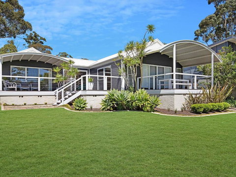 Akarana Beach House :: Jervis Bay Rentals - Accommodation Mermaid Beach 4