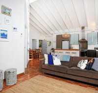 Balena at Culburra Pet Friendly 1 Min Walk to Beach - Accommodation Mermaid Beach