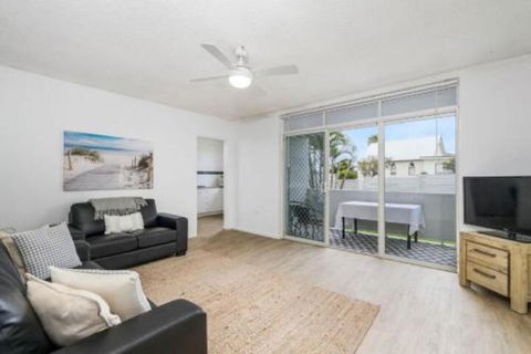 WAVES On MAIN 4 / 1 MAIN STREET - Accommodation Mermaid Beach 0