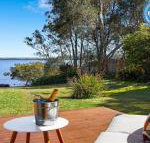 Braeside waterfront fireplace - Accommodation Mermaid Beach