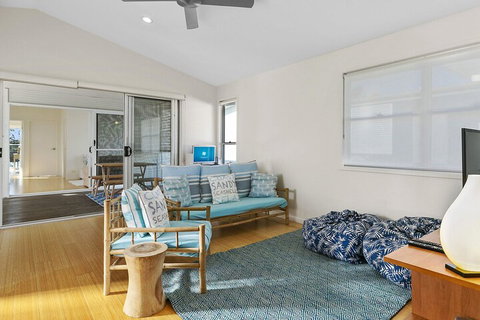 Stunning River House 51 Hilton Esplanade - Accommodation Mermaid Beach 6