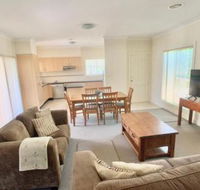 Spacious 2 Bed 2 Bath Villa Central Location Quiet - Accommodation Mermaid Beach
