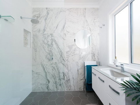 Embracing DutchiesatNelsons Bay - Accommodation Mermaid Beach 6