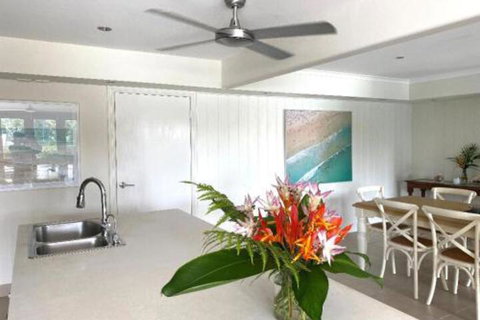 Absolute Lakefront Port Douglas - Accommodation Mermaid Beach 4