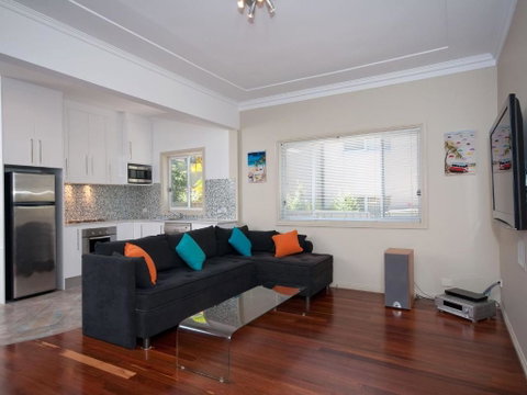Street Cafe Boutique Accommodationat Nelson Bay - Accommodation Mermaid Beach 1