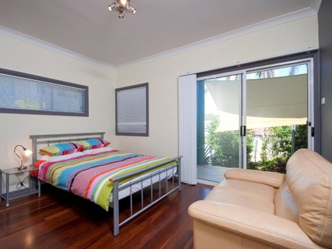 Street Cafe Boutique Accommodationat Nelson Bay - Accommodation Mermaid Beach 3