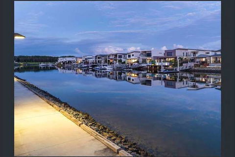 Hope Island Water Front House - Accommodation Mermaid Beach 2