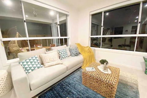 Hope Island Water Front House - Accommodation Mermaid Beach 0