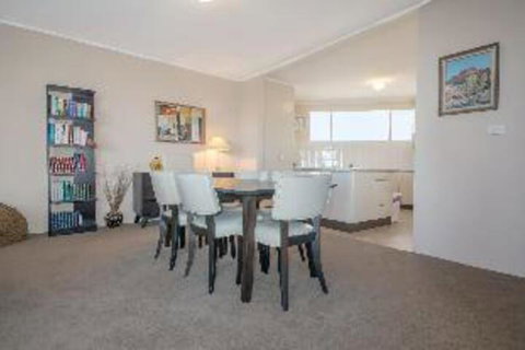 Portofino Unit 4 / 7 Laman Street - Accommodation Mermaid Beach 3
