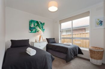 Hilltop Retreat - Accommodation Mermaid Beach 5