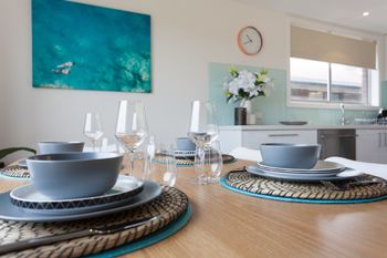 Hilltop Retreat - Accommodation Mermaid Beach 6